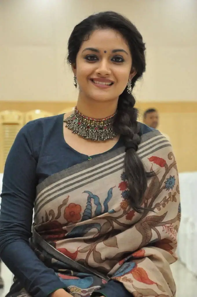 BEAUTIFUL INDIAN ACTRESS KEERTHY SURESH IN TRADITIONAL BLUE SAREE 5